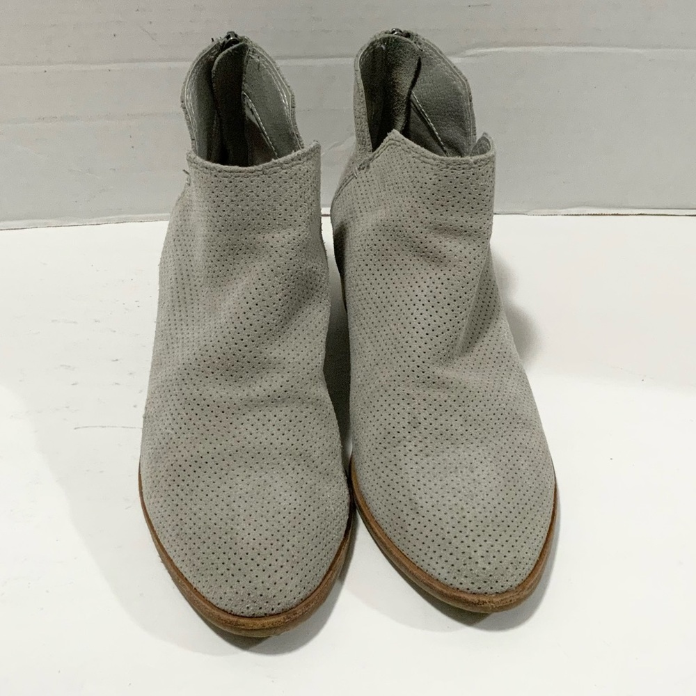 Dolce Vita Karsen Gray Perforated Suede Ankle Bootie Womens Size 8 - Picture 2 of 10